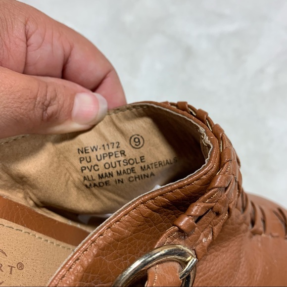 Charles Albert Faux Leather Clogs Size 9 - Picture 15 of 15